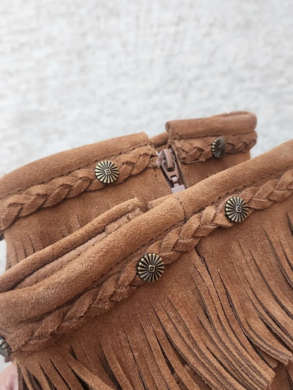 Minnetonka 5-Layer Fringe Tan Brown Suede Boho Moc Boots, Womens Sz 9